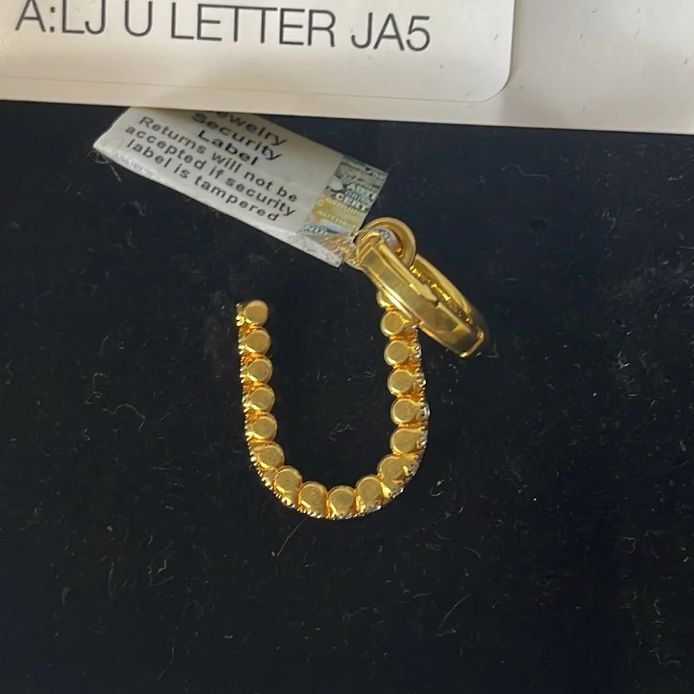 NWT/NIB- Authentic Burberry U
Letter Crystal charm - Picture 5 of 8